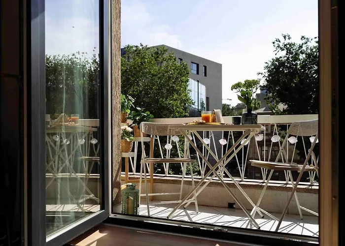 Bright 2Br Apartment - Top Location - City Balcony