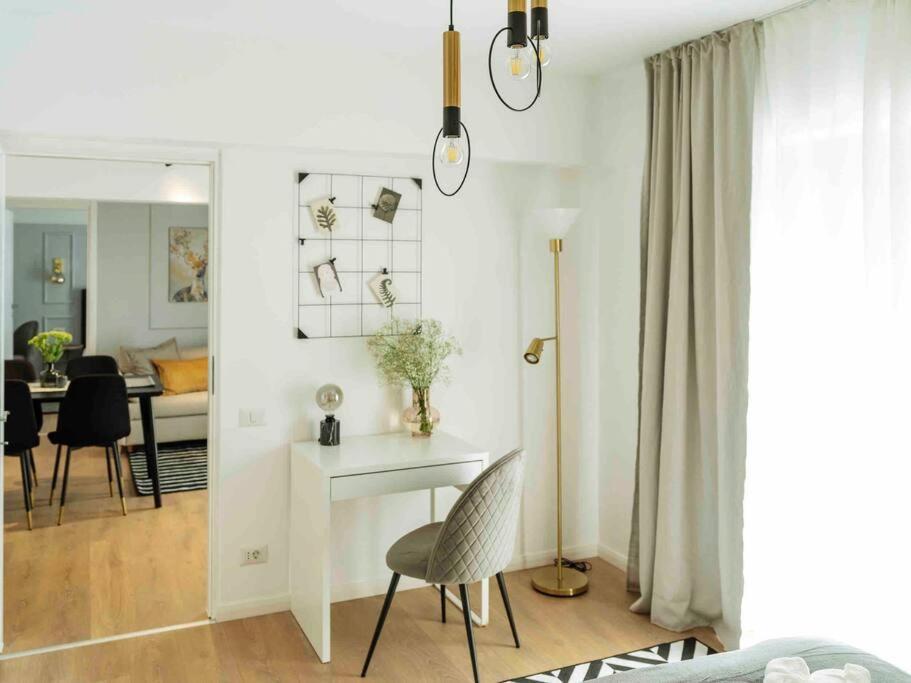 Bright 2br - Location - Balcony
