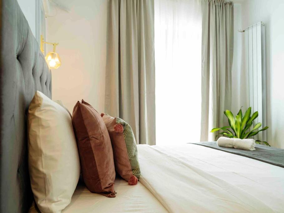 Bright 2br - Location - Balcony