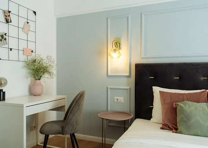 Bright 2Br Apartment - Top Location - City Balcony