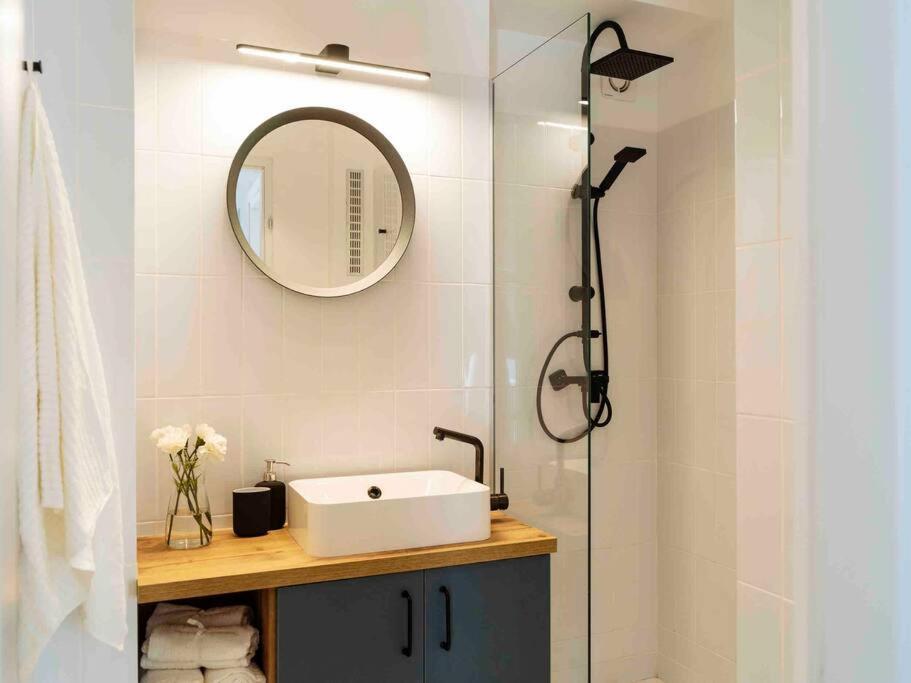 Bright 2br - Location - Balcony Apartment