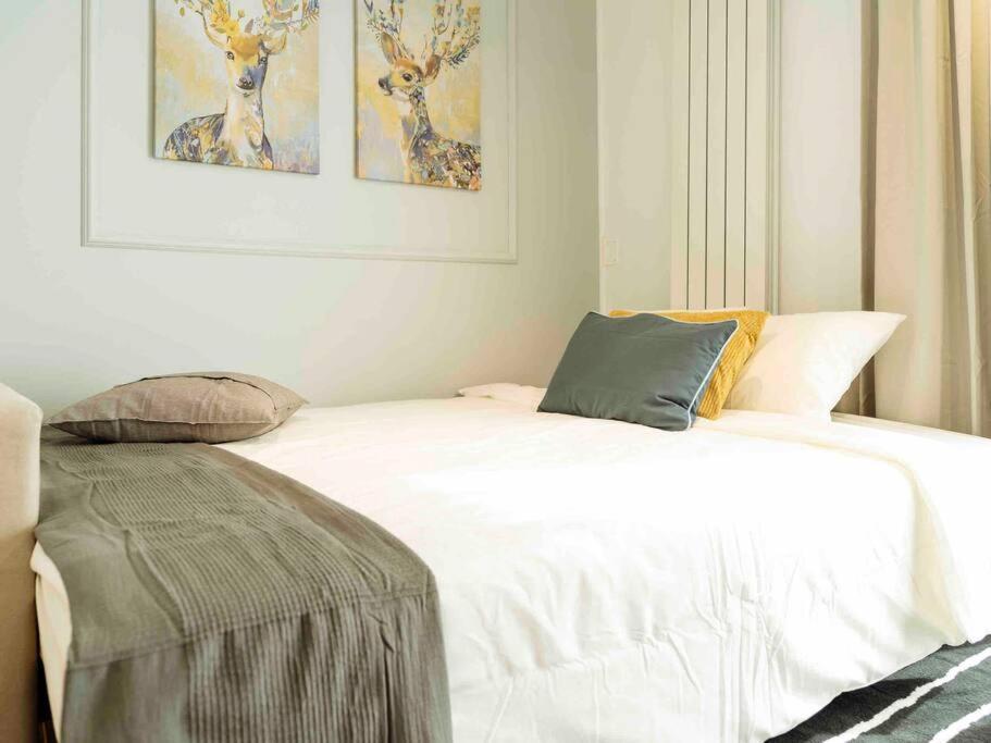 Bright 2br - Location - Balcony Apartment *