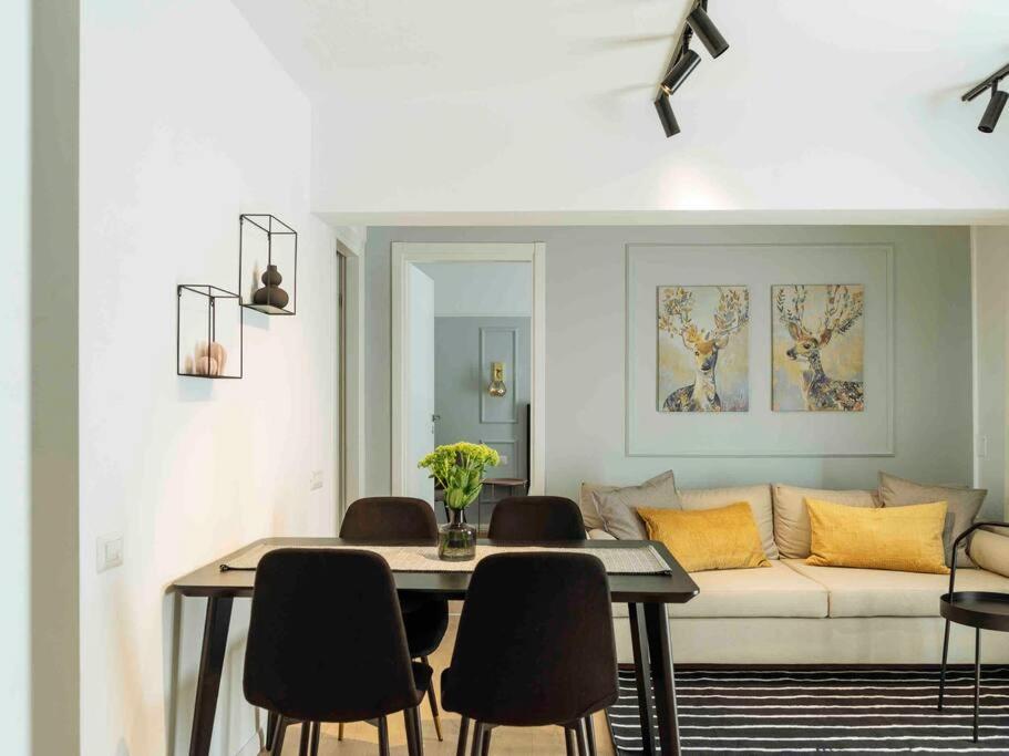 Bright 2br - Location - Balcony Apartment *