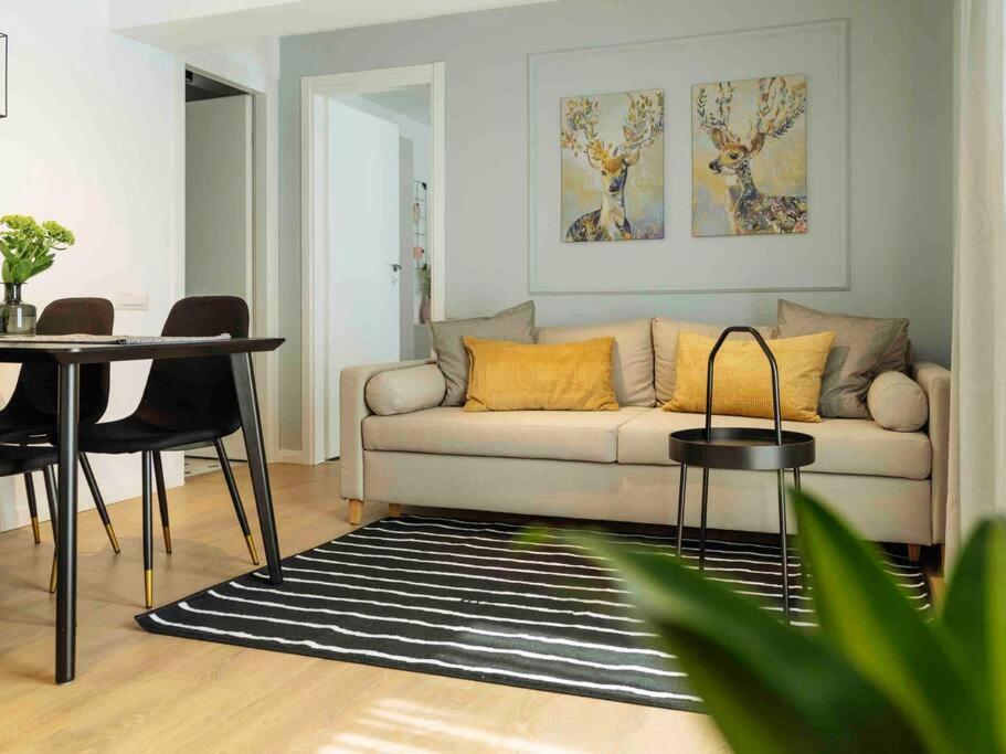 Bright 2br - Location - Balcony * Bucharest
