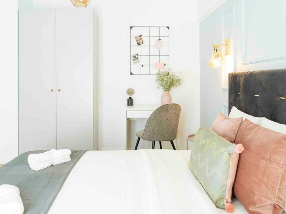 Bright 2br - Location - Balcony Bucharest