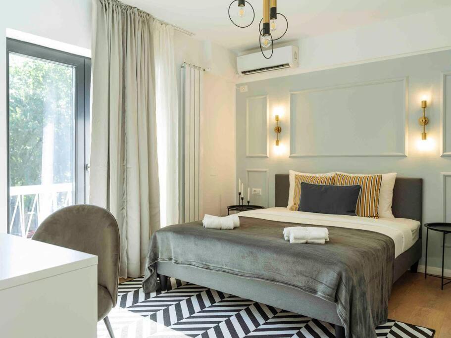 Bright 2br - Location - Balcony Apartment