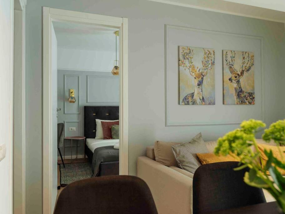Bright 2br - Location - Balcony Apartment