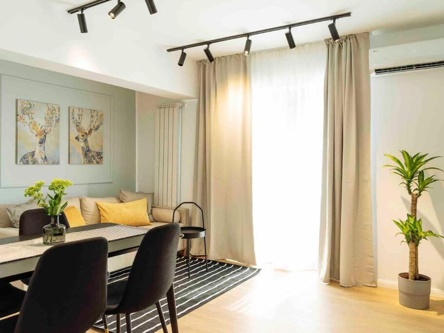 Apartment Bright 2br - Location - Balcony Bucharest