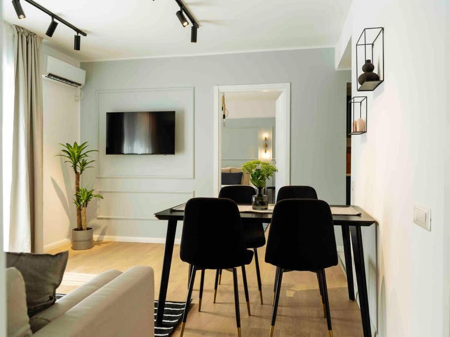 Bright 2br - Location - Balcony Apartment